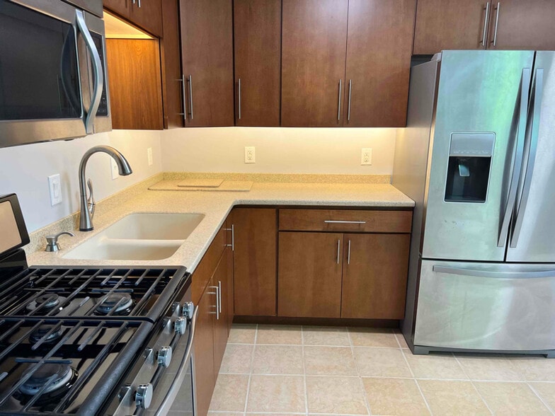 Building Photo - 1514 Spruce Hills Dr