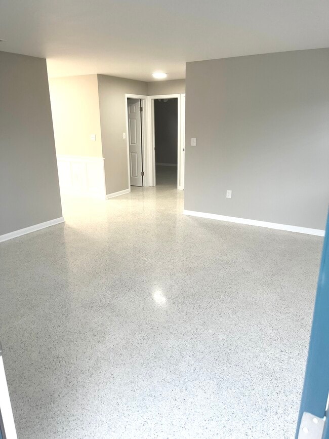 Building Photo - 1835 Biscayne Dr