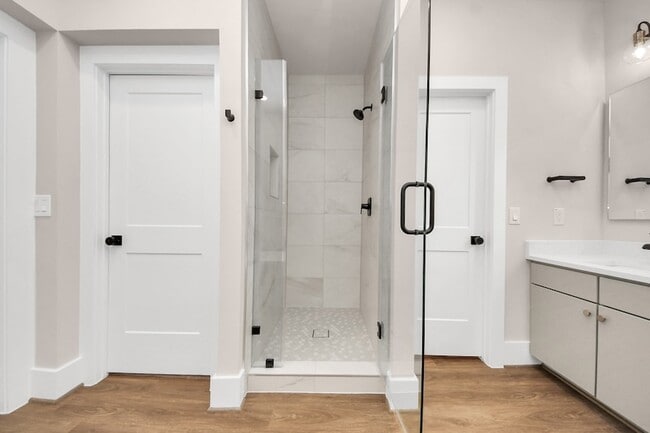 Building Photo - 783 Mansfield St