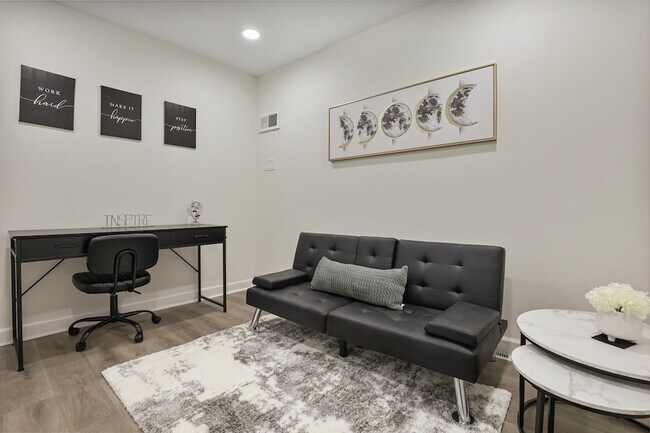 Building Photo - 366 N Hemlock Ave