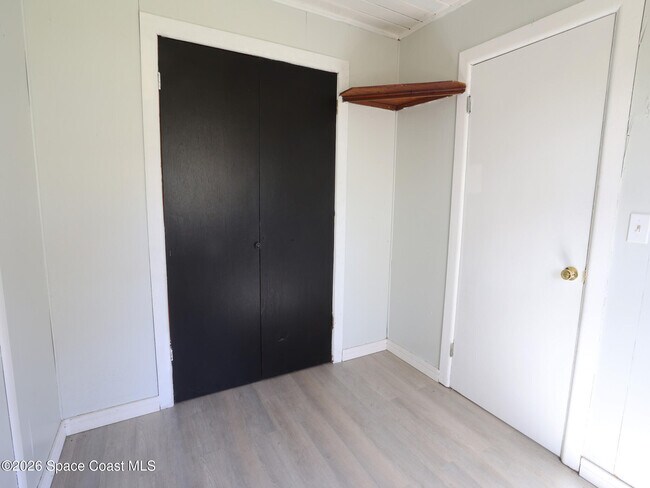 Building Photo - 317 Pineda St