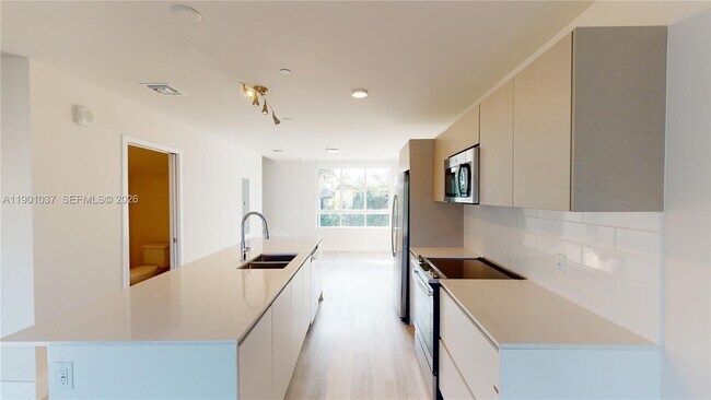 Building Photo - 2555 NE 193rd St