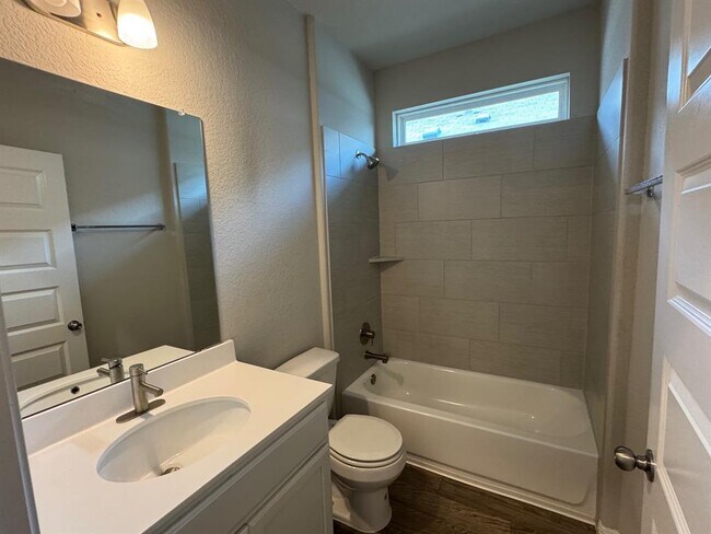 Building Photo - 209 Pitchfork Dr