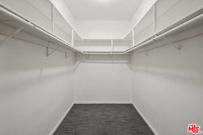 Building Photo - 1506 S Bentley Ave