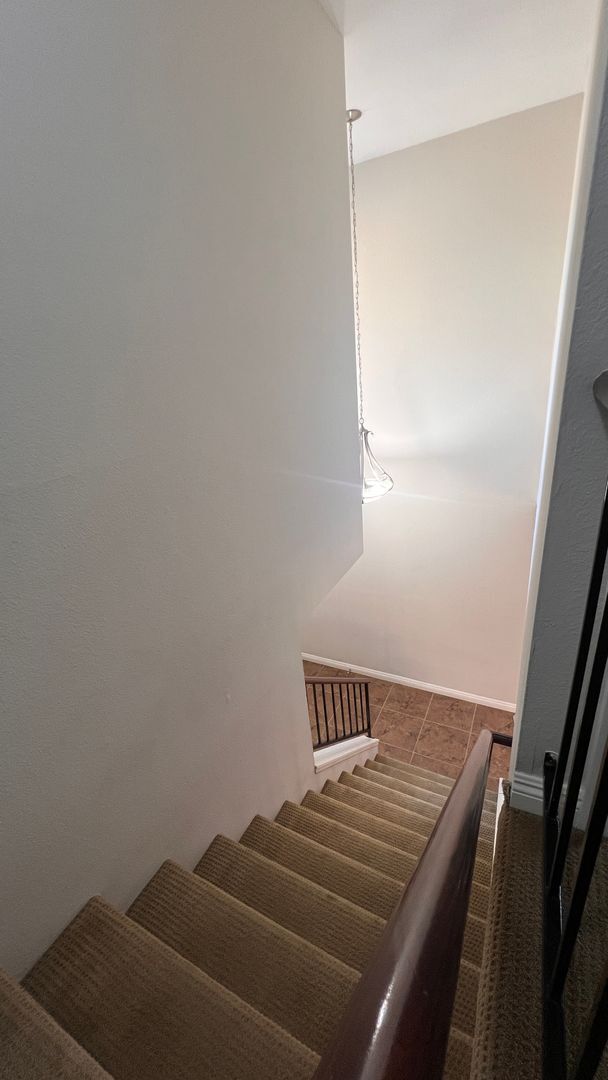 Building Photo - Newly updated 3-bedroom, 2.5-bath Hampton ...