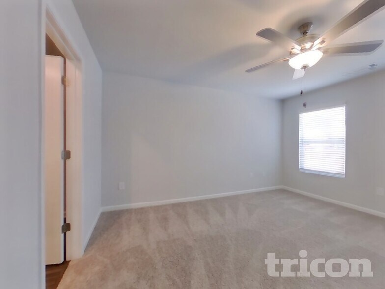 Building Photo - 561 Fairview Oak Pl