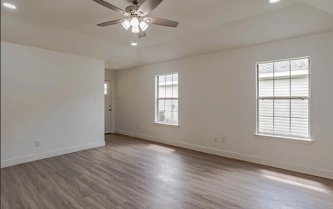 Building Photo - 2212 Summer Crossing