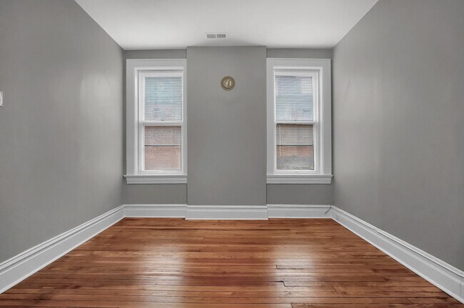 Building Photo - 2927 Magnolia Ave