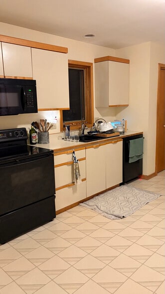 Building Photo - 48 Thayer Bay Cir