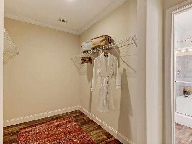 Building Photo - Historic Downtown Fernandina Home! Close t...