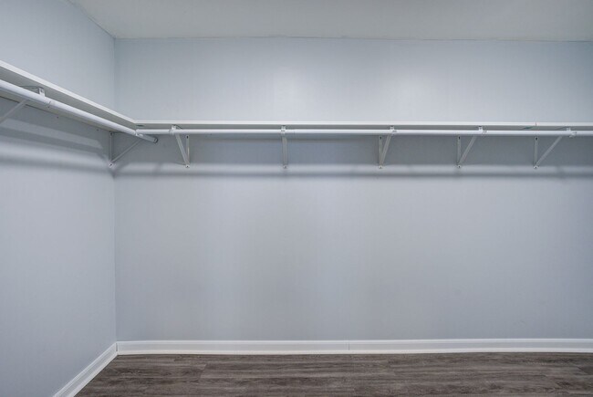 Building Photo - Very nice 4 bed 3 and a half bath home close to Boone Lake