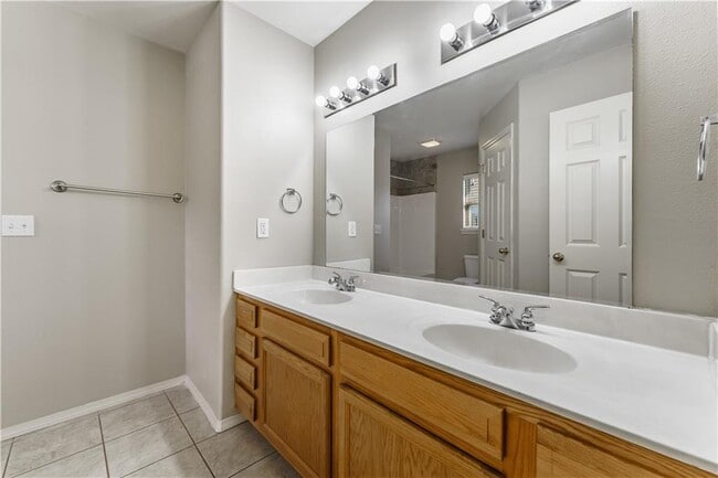 Building Photo - 4603 SW Limestone Ave