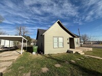 Building Photo - Charming 2-Bed, 1-Bath Home in the Heart o...