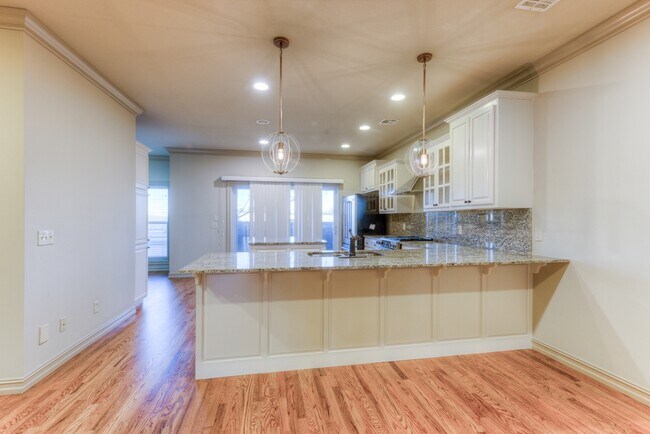 Building Photo - 1333 E 41st Pl