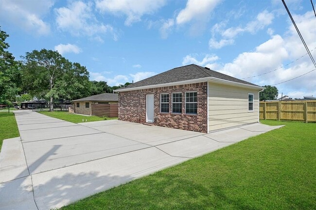 Building Photo - 20603 Marilyn Ln