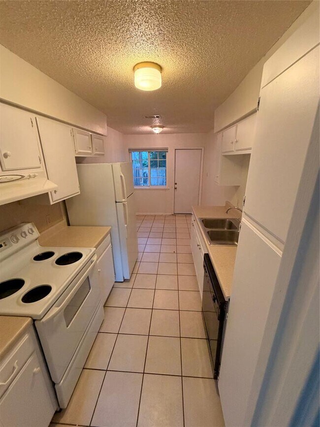Building Photo - 3405 Willowrun Cove