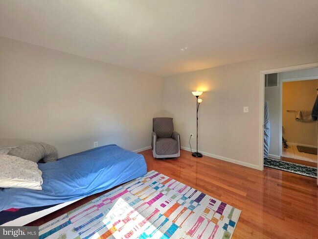 Building Photo - 10930 Howland Dr