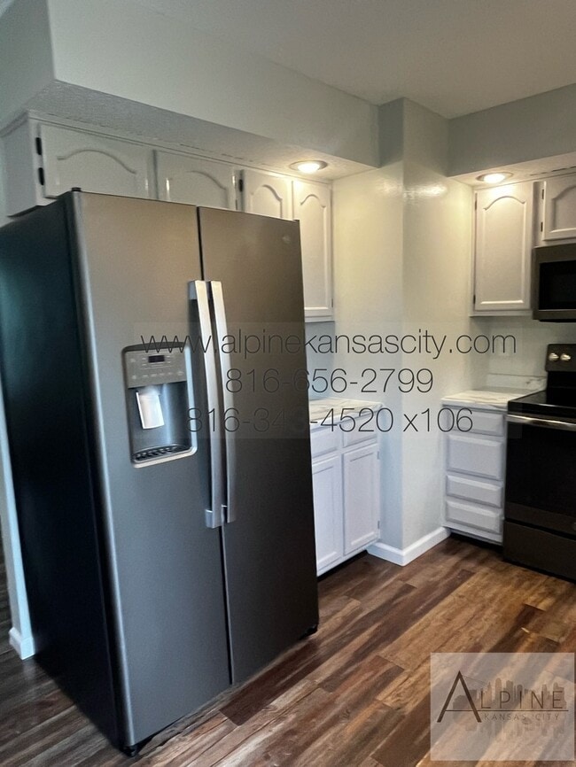 Building Photo - Northland Split Level All Electric!