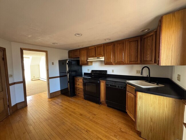 Building Photo - 40 Gile St