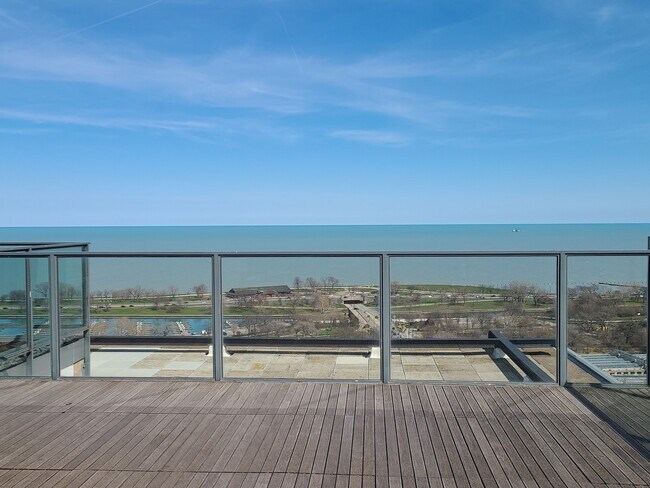 Building Photo - 2400 N Lakeview Ave