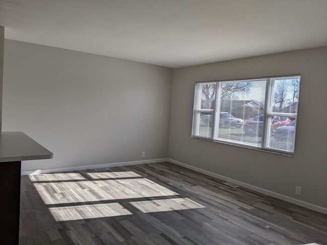 Building Photo - 2 Bedroom Brick Duplex North Terre Haute-T...