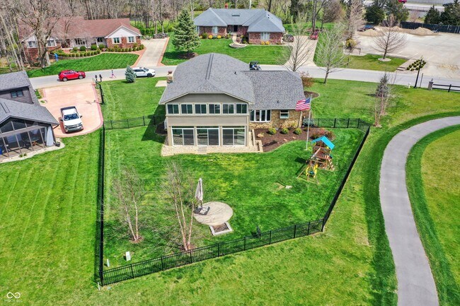 Building Photo - 3037 Golfview Dr