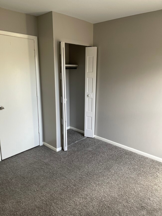 Building Photo - 4465 W Milham Ave