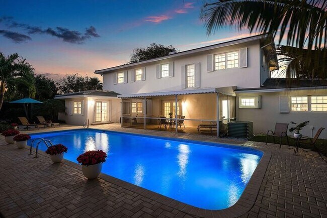 Building Photo - 518 Gardenia Terrace