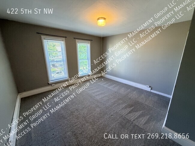 Building Photo - 422 5th St NW