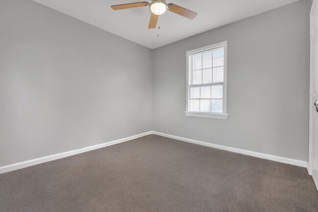 Building Photo - 261 Audrea Ln