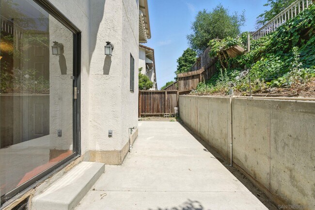 Building Photo - 1312 Shaddick Dr