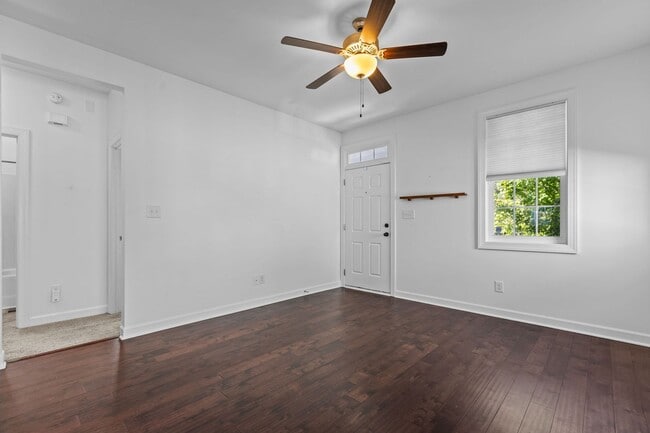 Building Photo - Gorgeous 3 Bedroom Home in Downtown Raleig...