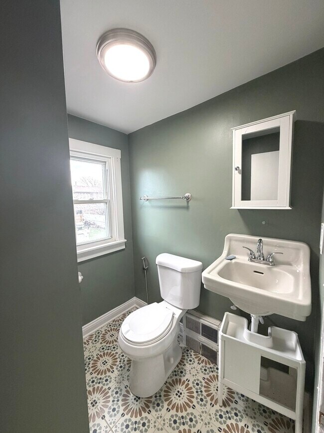 Building Photo - 2209 Douglas Ave