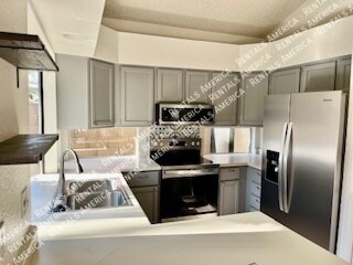 Building Photo - 4683 W Ivanhoe St