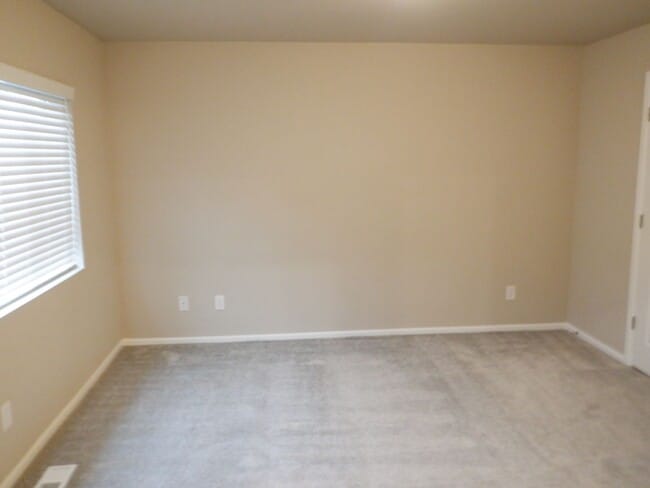 Building Photo - 3308 Hoffman Hill Blvd