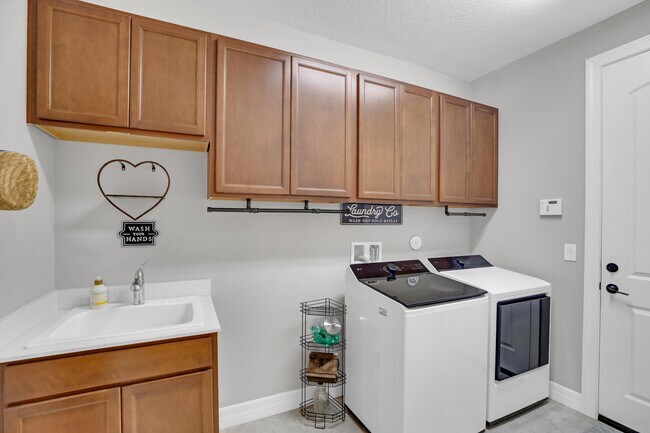 Building Photo - 10281 SW Captiva Dr