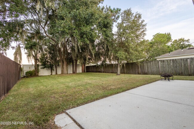 Building Photo - 12106 Alexandra Dr