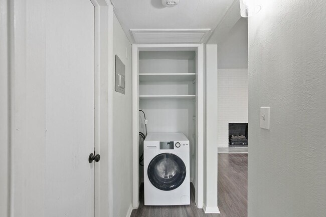 Building Photo - 1202 Pierce St