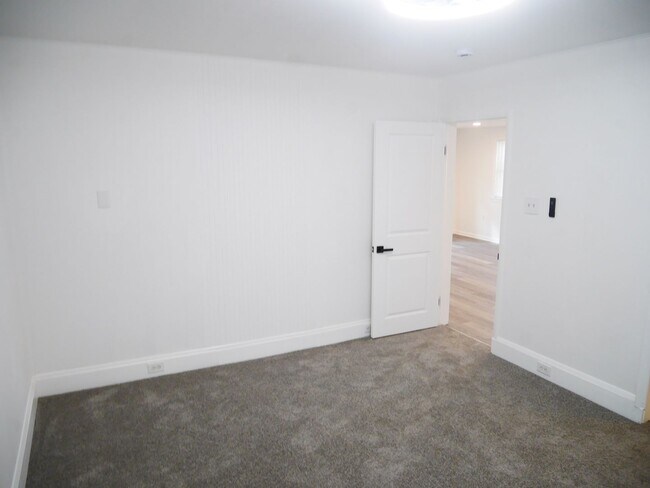 Building Photo - 305 A S Marlyn Ave
