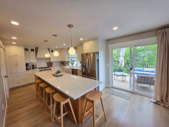 Building Photo - 4002 S Olson Pl