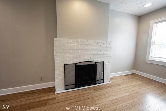Building Photo - 4617 Norwaldo Ave