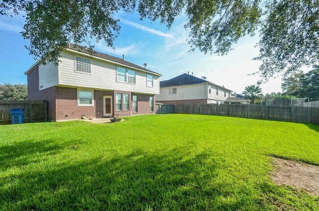 Building Photo - 5961 Whispering Lakes Dr
