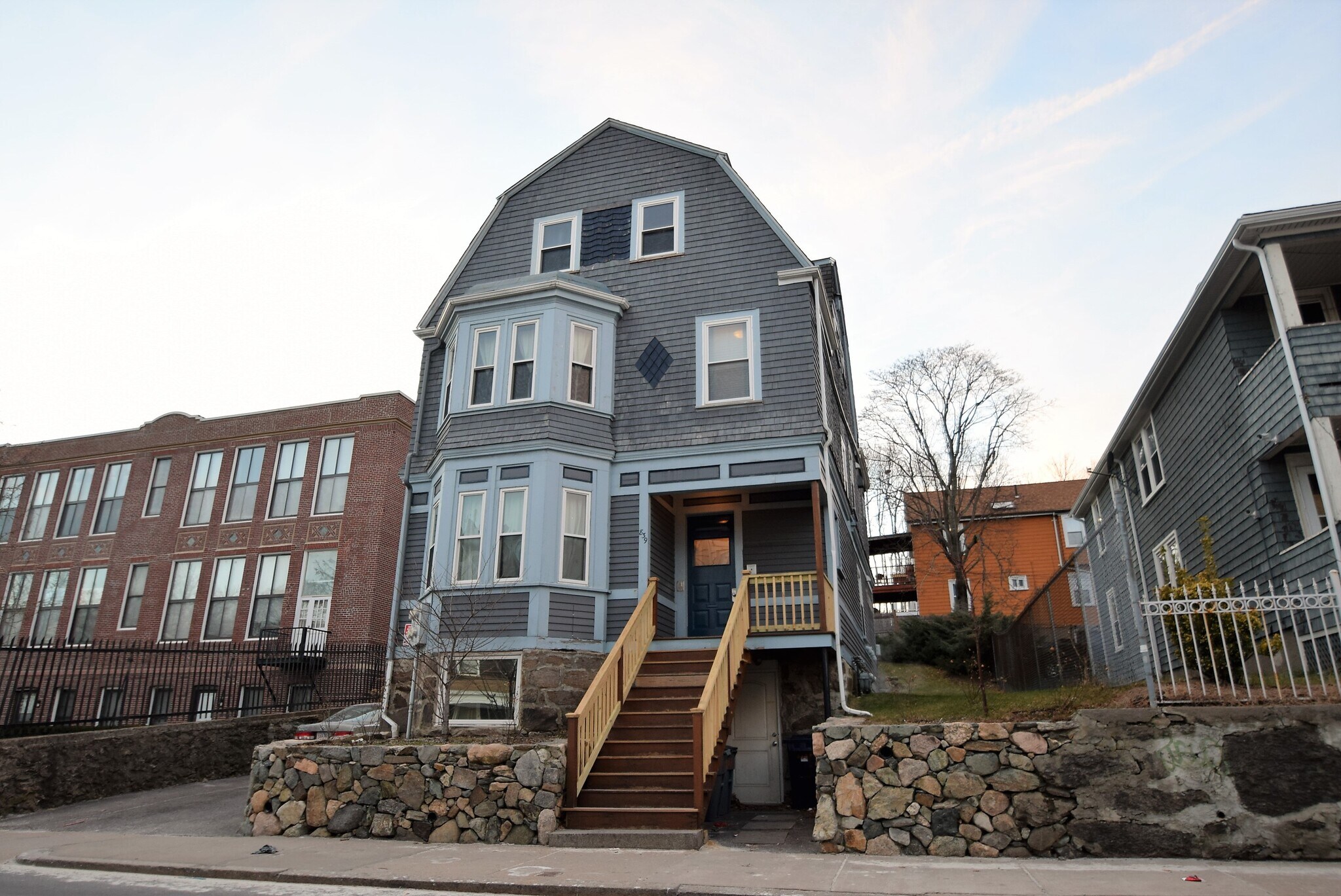 Building Photo - 839 Parker St