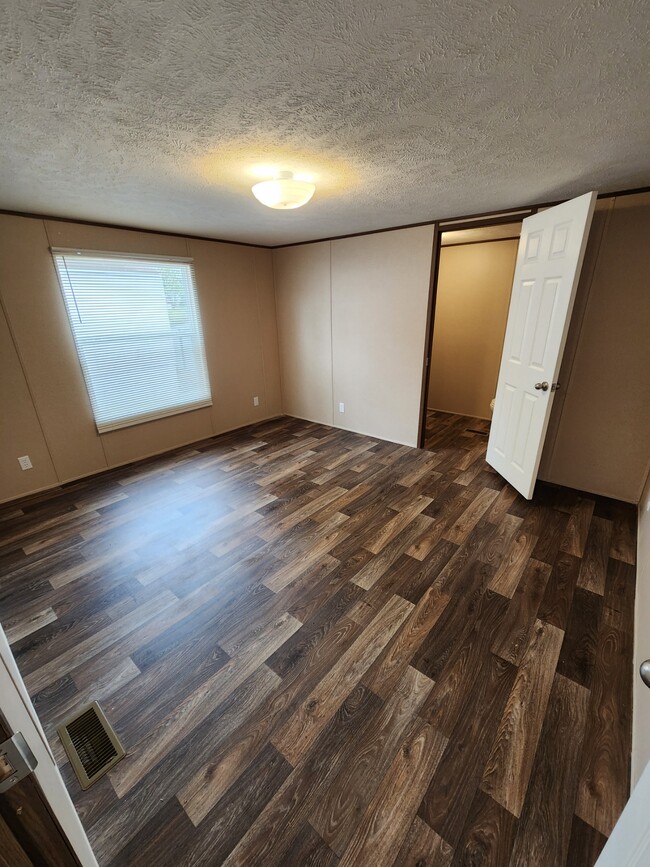 Building Photo - 2408 Park Edge Way