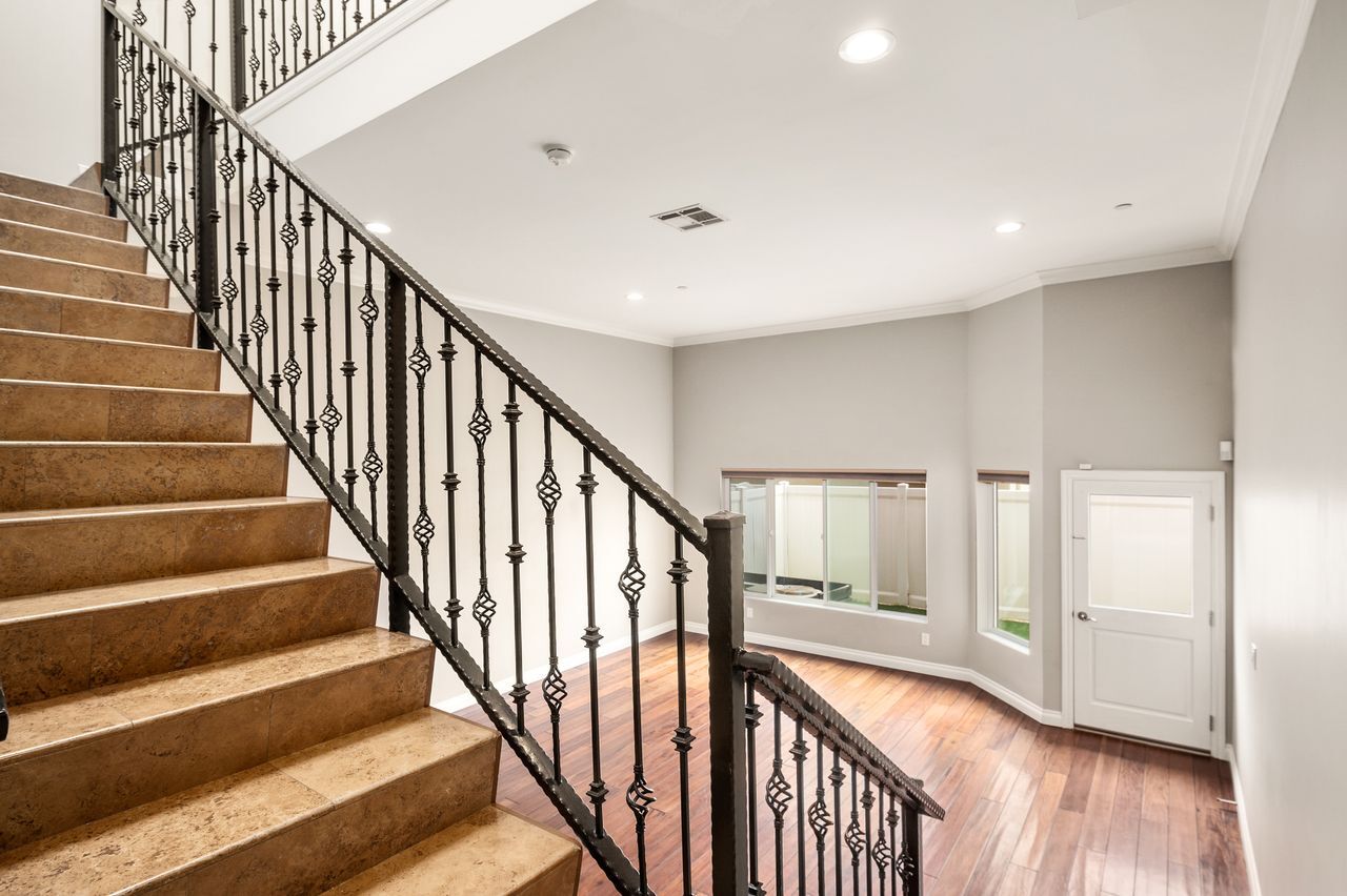 Building Photo - 5241 Colodny Dr