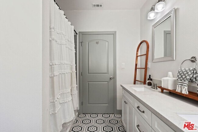 Building Photo - 3878 S Harvard Blvd