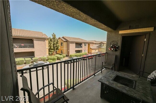 Building Photo - Beautiful townhouse for Rent!