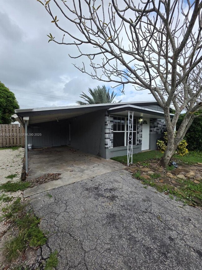 Building Photo - 5911 N Farragut Dr