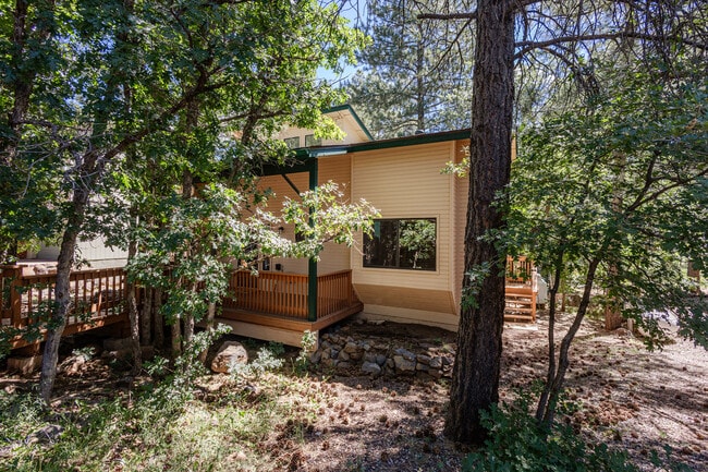 Building Photo - 335 Sandia Cir
