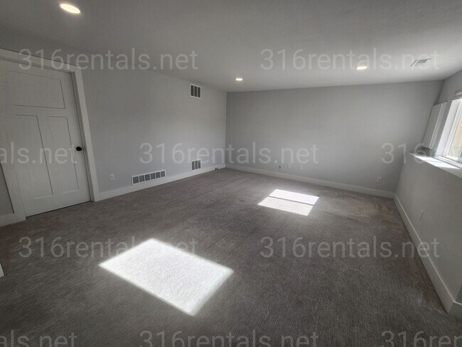 Building Photo - 8729-8731 E Summerside Pl